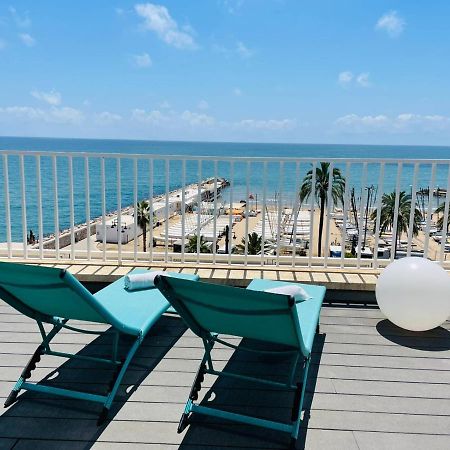 Atico Con Fantasticas Vistas Al Mar Y La Iglesia Appartement Sitges Kamer foto