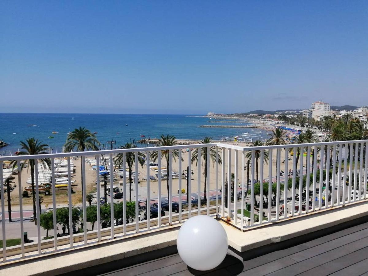 Atico Con Fantasticas Vistas Al Mar Y La Iglesia Appartement Sitges Buitenkant foto