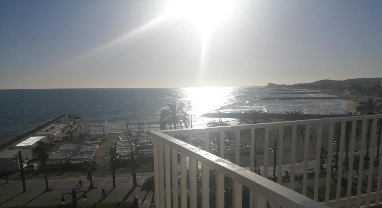 Atico Con Fantasticas Vistas Al Mar Y La Iglesia Appartement Sitges Buitenkant foto