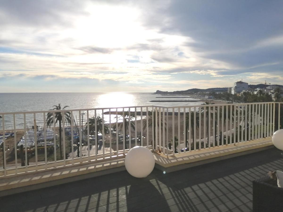 Atico Con Fantasticas Vistas Al Mar Y La Iglesia Appartement Sitges Buitenkant foto