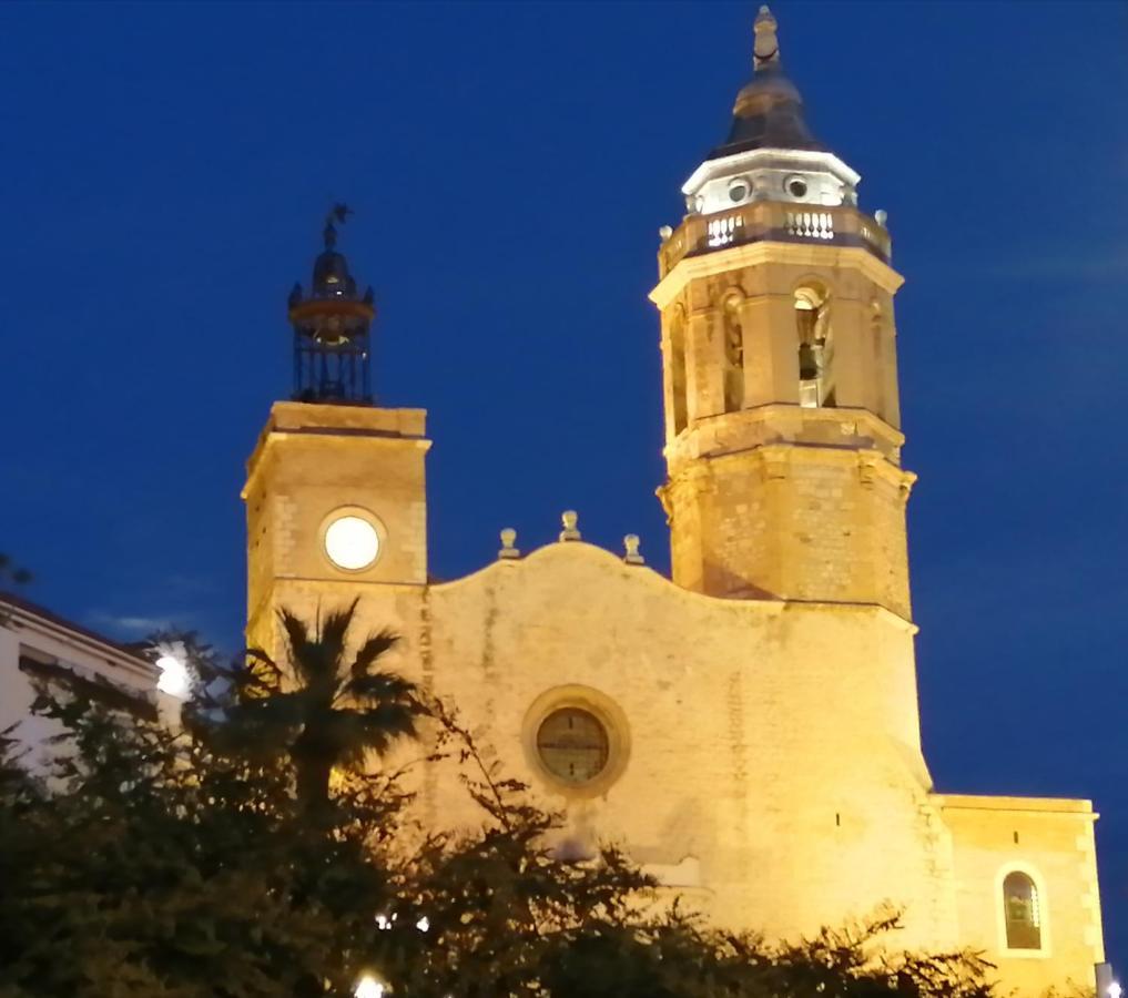 Atico Con Fantasticas Vistas Al Mar Y La Iglesia Appartement Sitges Buitenkant foto